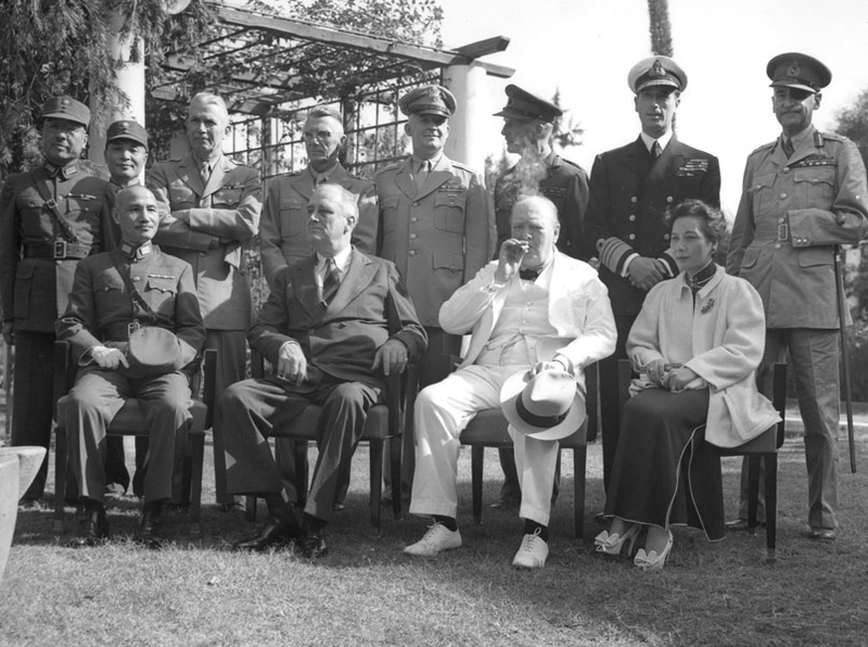 Wiart (arriba a la derecha) junto a Roosevelt y Churchill entre otros. AP